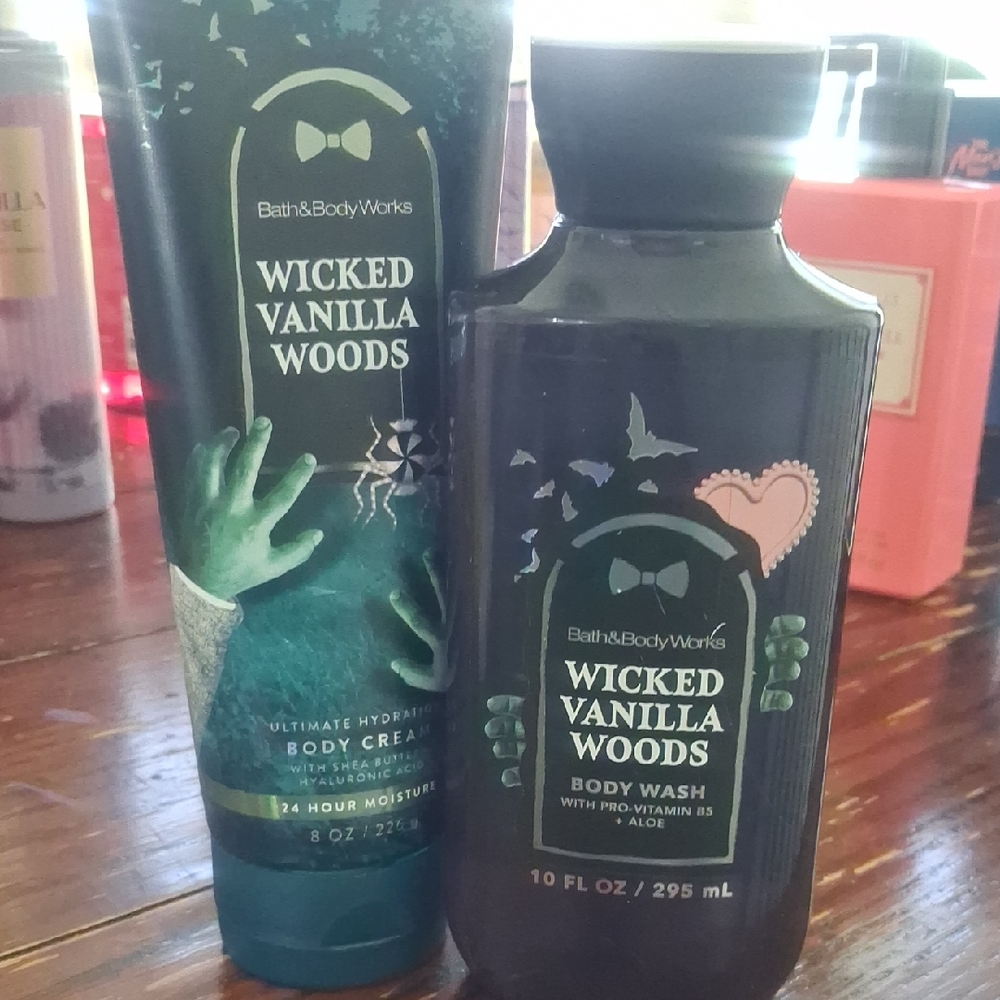 Bath & Body Works Wicked Vanilla Woods Body Wash & Cream - Black and Green